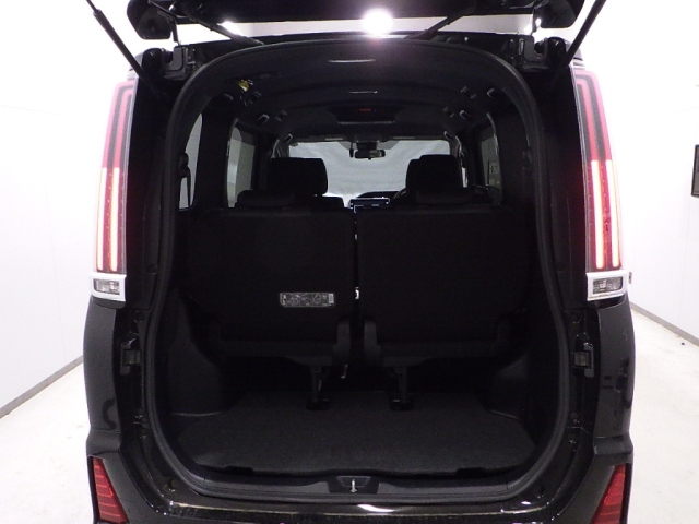 TOYOTA NOAH 2017