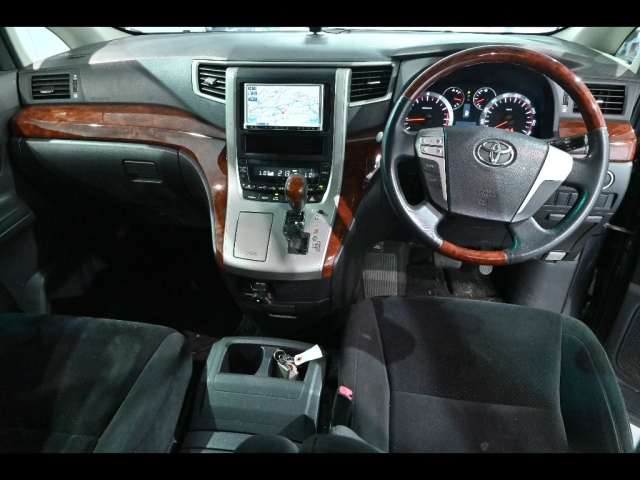 TOYOTA VELLFIRE 2010