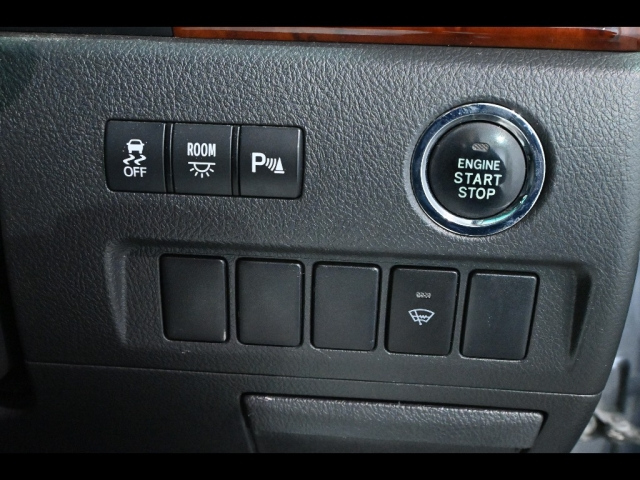 TOYOTA VELLFIRE 2010