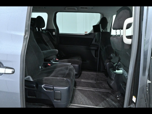 TOYOTA VELLFIRE 2010