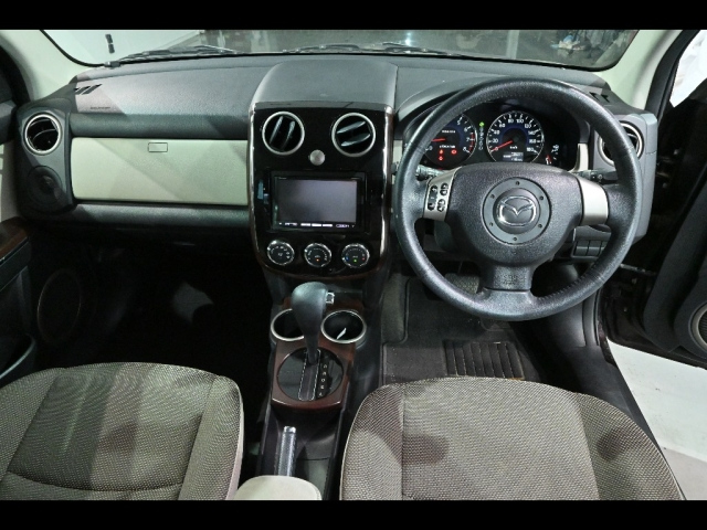 MAZDA VERISA 2010