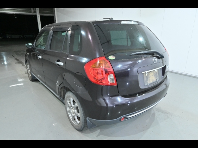 MAZDA VERISA 2010