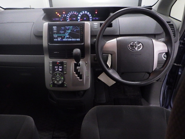 TOYOTA VOXY 2008