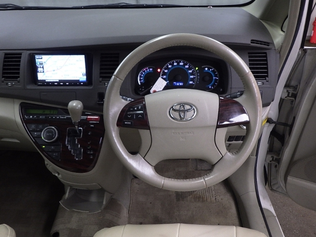 TOYOTA ISIS 2012