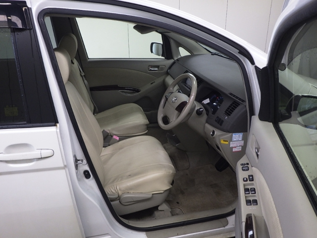 TOYOTA ISIS 2012