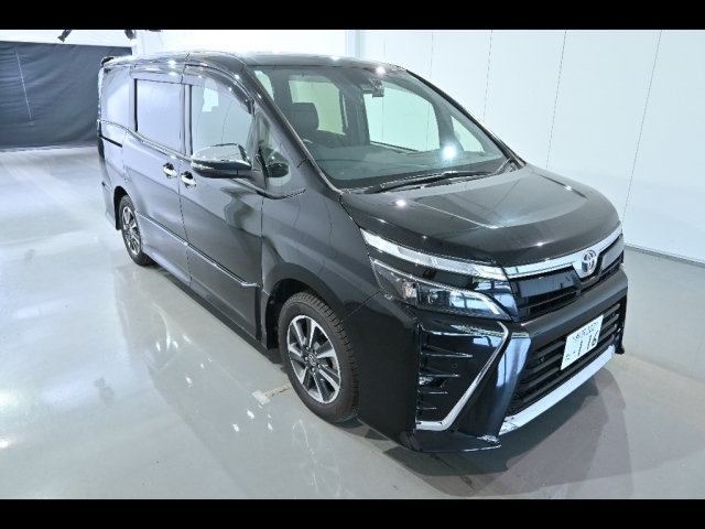 TOYOTA VOXY 2021