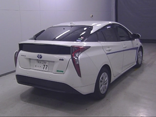 TOYOTA PRIUS 2017