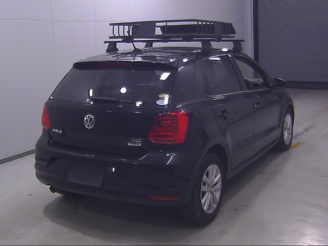 VOLKSWAGEN POLO 2016