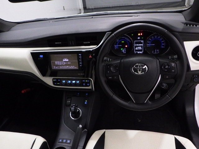 TOYOTA AURIS 2016