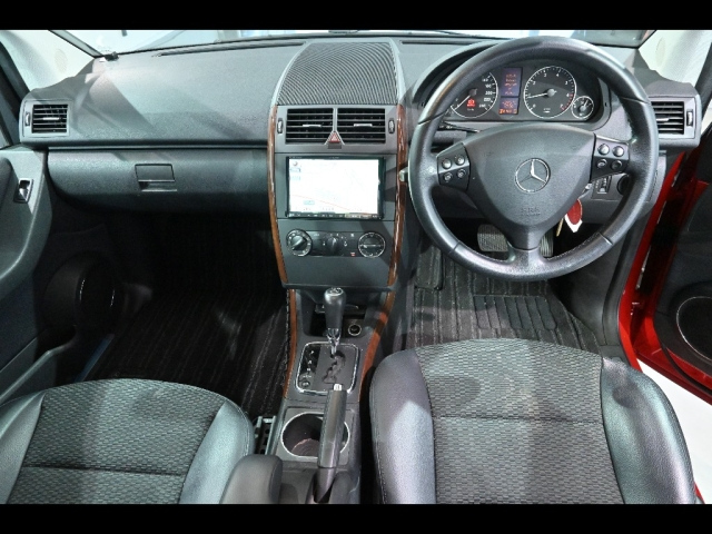 MERCEDES BENZ A CLASS 2011