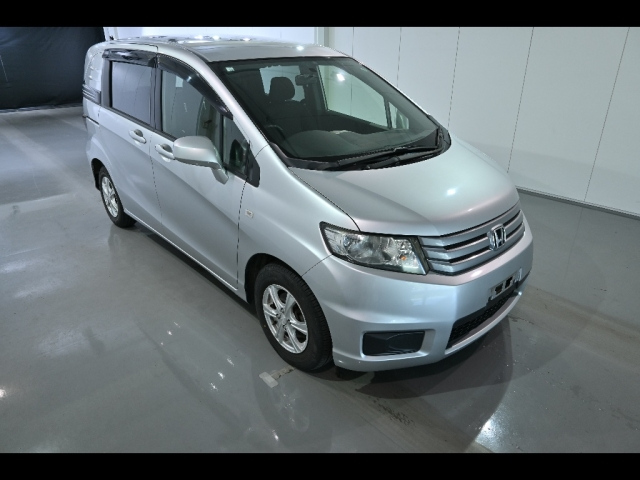 HONDA FREED 2010