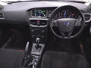 VOLVO V40 2016