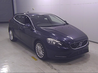 VOLVO V40 2016