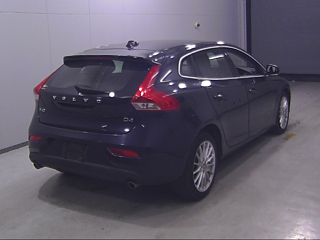 VOLVO V40 2016