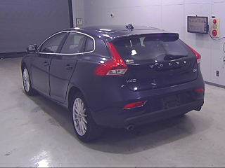 VOLVO V40 2016