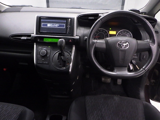 TOYOTA WISH 2011