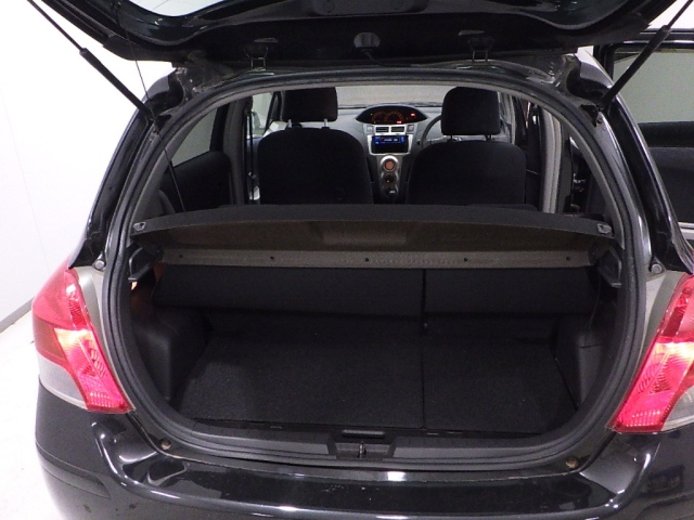 TOYOTA VITZ 2010
