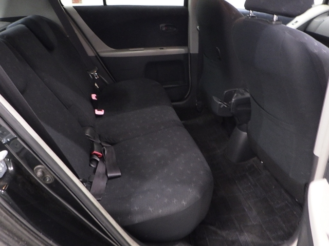TOYOTA VITZ 2010