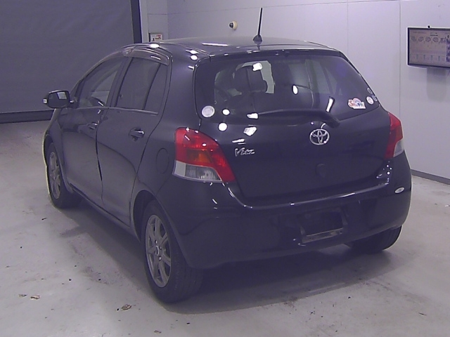 TOYOTA VITZ 2010