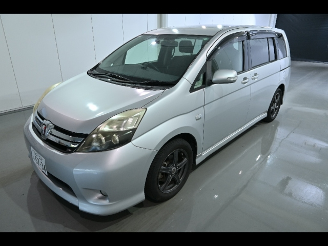TOYOTA ISIS 2011