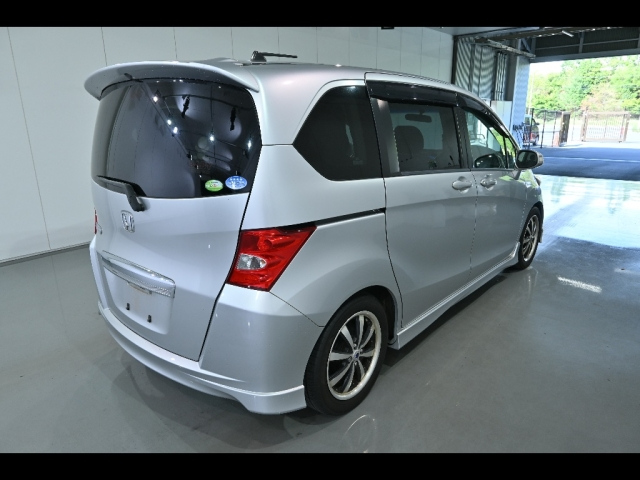 HONDA FREED 2010