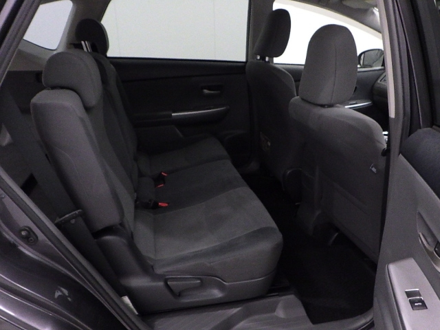 TOYOTA PRIUS ALPHA 2013