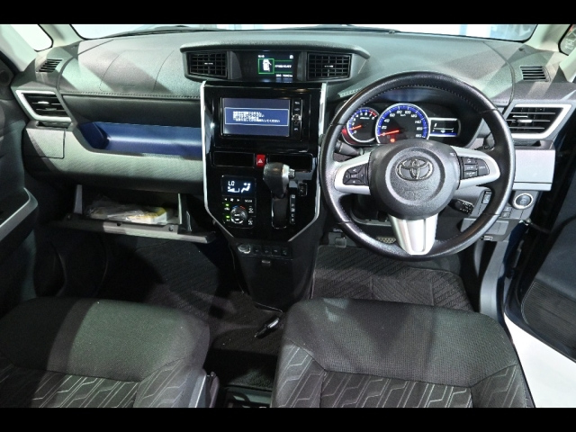 TOYOTA ROOMY 2017