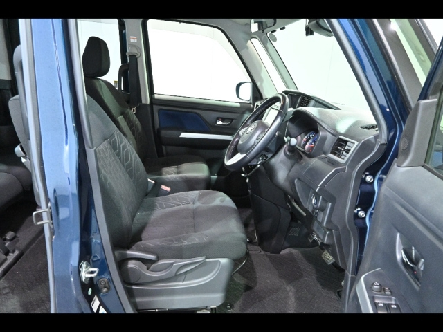 TOYOTA ROOMY 2017