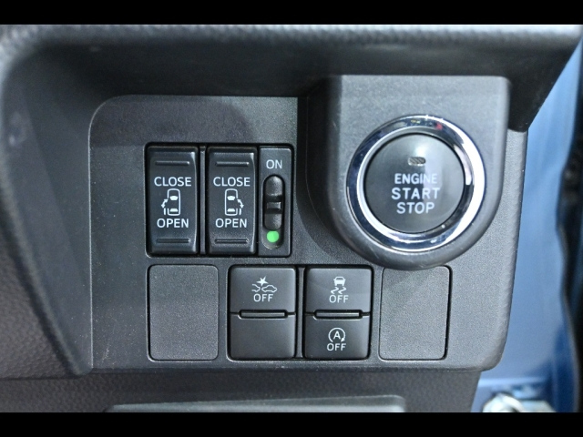 TOYOTA ROOMY 2017