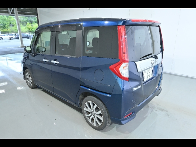TOYOTA ROOMY 2017