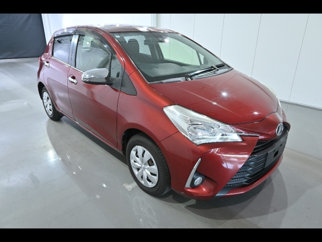 TOYOTA VITZ 2017