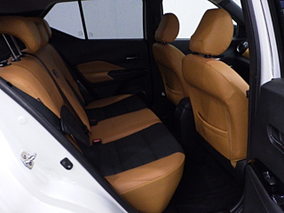 NISSAN KIX 2021