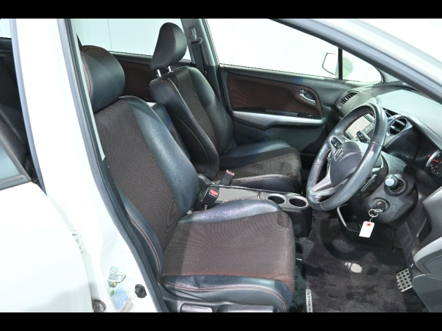 HONDA STREAM 2013