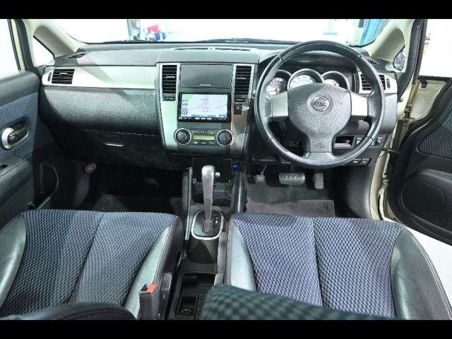 NISSAN TIIDA 2011