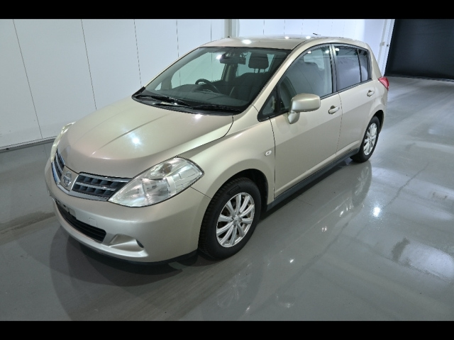 NISSAN TIIDA 2011