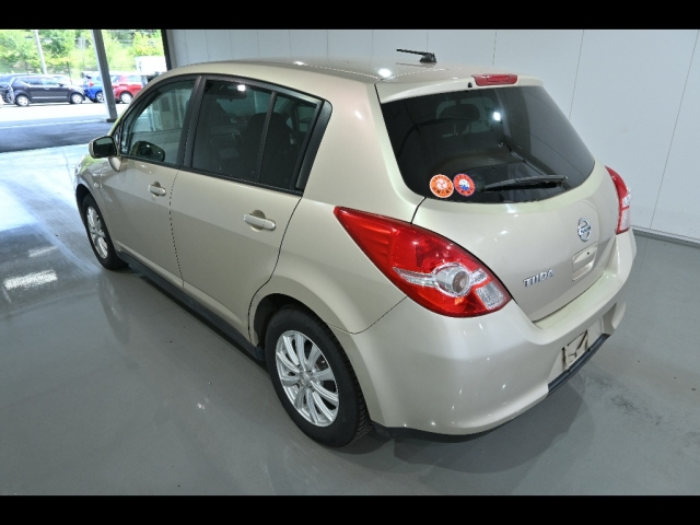 NISSAN TIIDA 2011