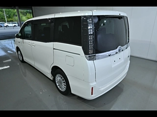 TOYOTA VOXY 2014