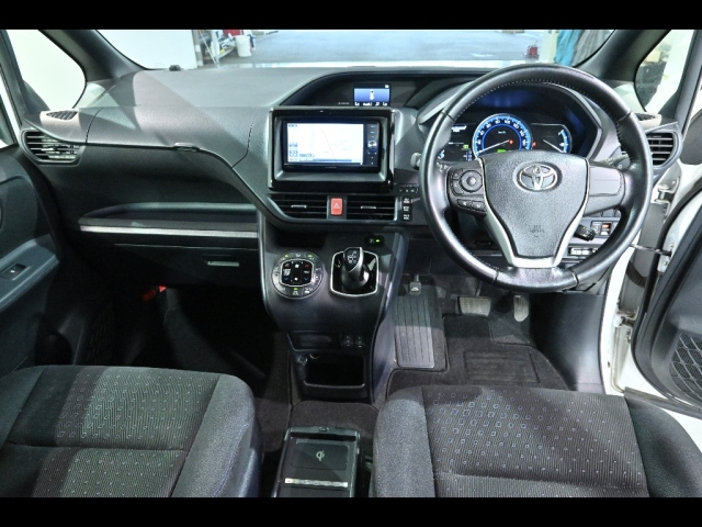 TOYOTA VOXY 2014