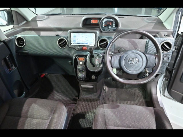 TOYOTA SPADE 2012