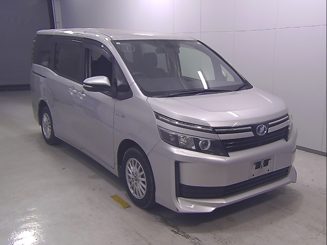 TOYOTA VOXY 2015