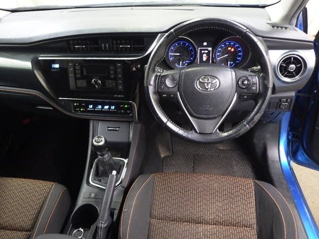TOYOTA AURIS 2016