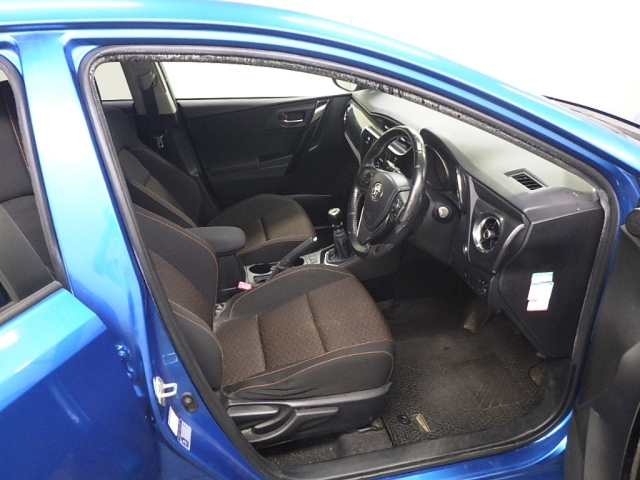 TOYOTA AURIS 2016
