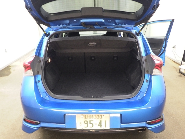 TOYOTA AURIS 2016