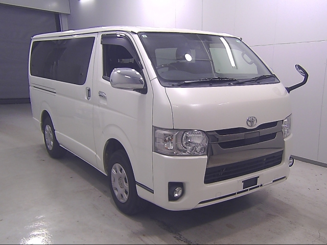 TOYOTA HIACE VAN 2018