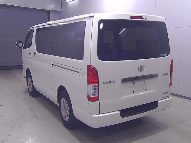 TOYOTA HIACE VAN 2018