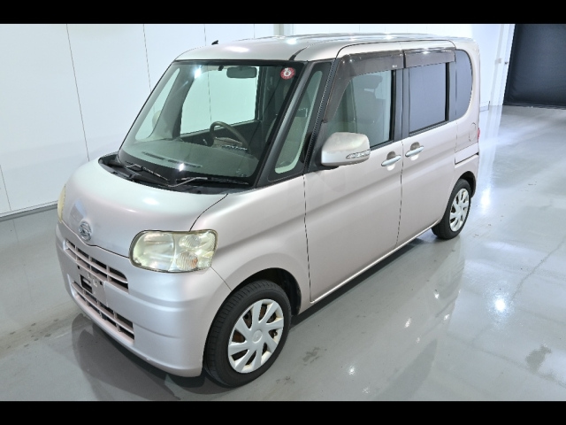 DAIHATSU TANTO 2011