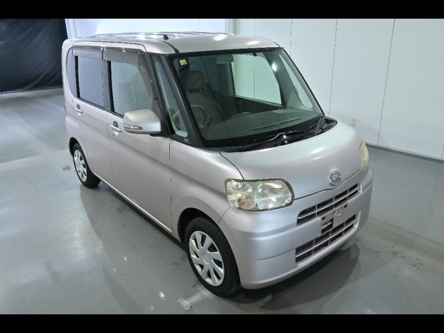 DAIHATSU TANTO 2011