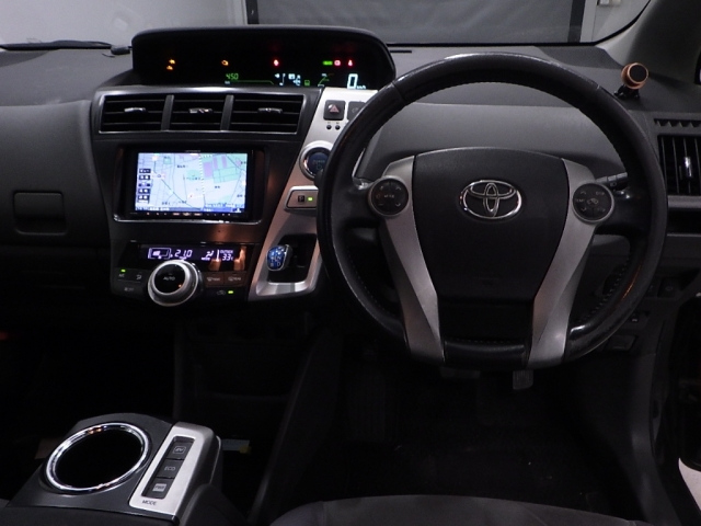 TOYOTA PRIUS ALPHA 2012