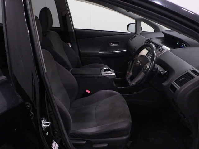 TOYOTA PRIUS ALPHA 2012