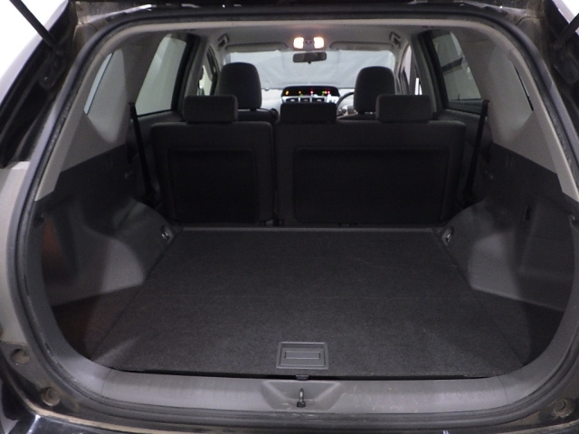 TOYOTA PRIUS ALPHA 2012